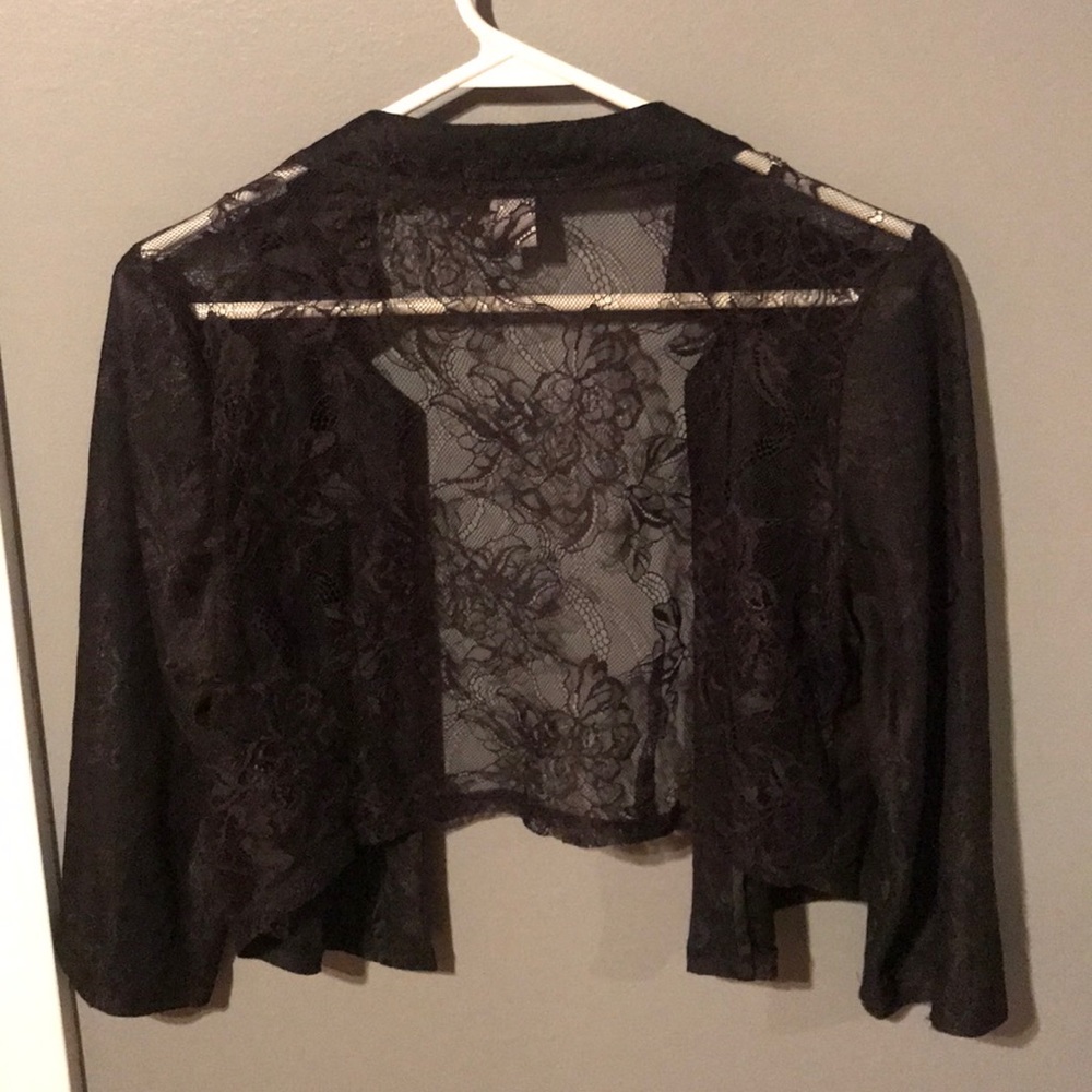 Short Lace Jacket - Picture 2 of 5